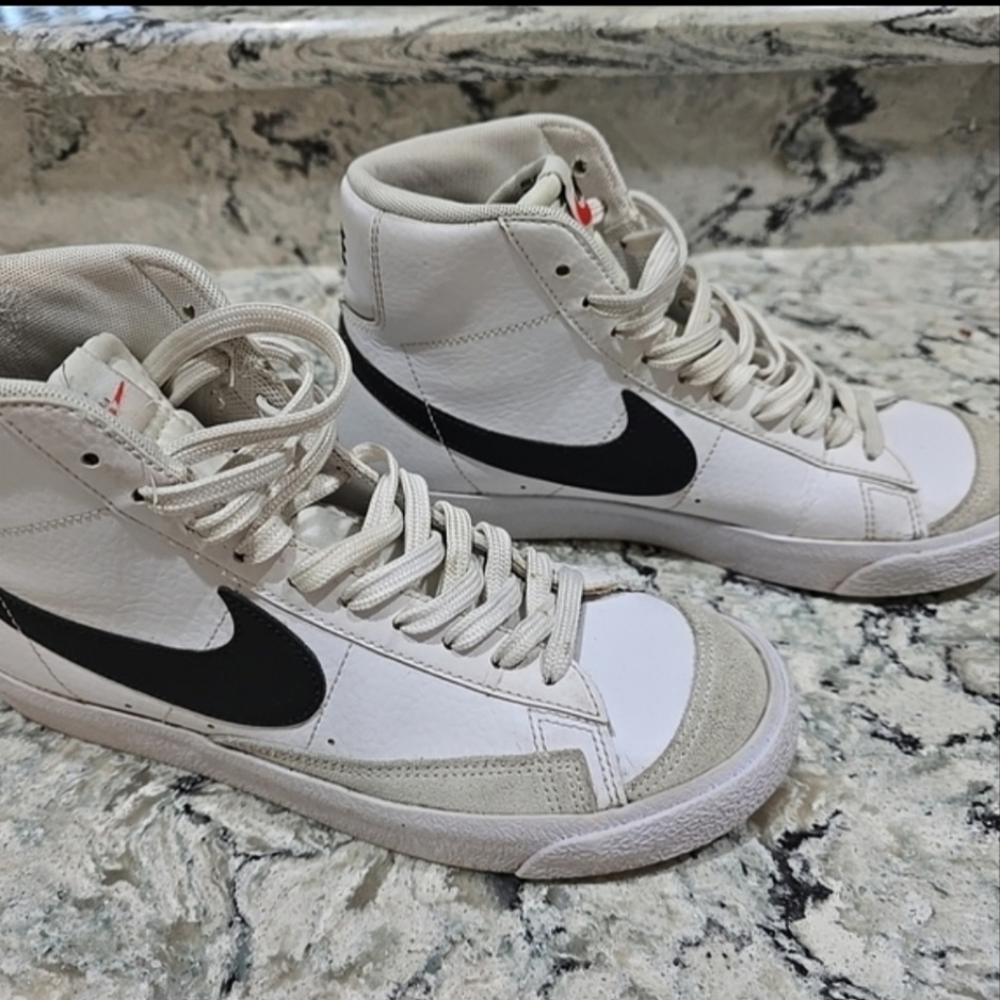 Nike Blazer Mid 77 GS High-Top Sneakers in White and Black 6.5Y Or 39